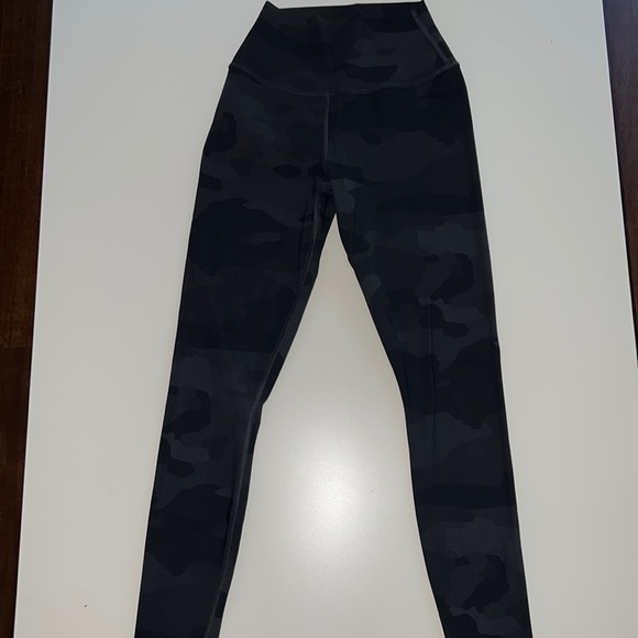 Alo Vaper High Waist Leggings - black camouflage - Picture 2 of 6